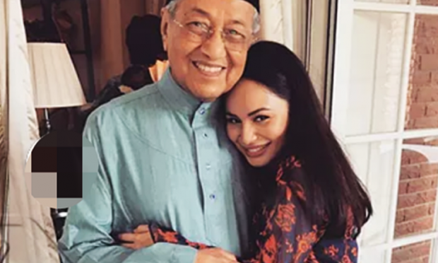 Kongsi Gambar Peluk Tun M, Izara Aishah Mohon Maaf