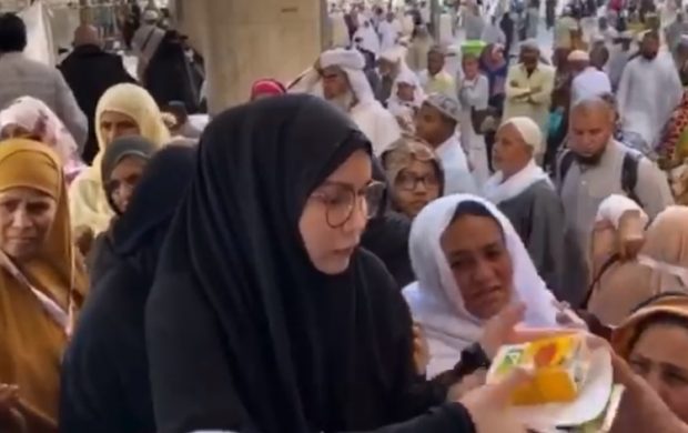 kejadian aneh di mekah 2020 Masih Bertudung Sajat Kongsi Video Sedekah Makanan Di Mekah 