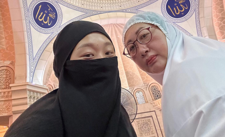 Ikut Solat Subuh, Ibu Maryam Bawa Balik Telekung Ke Korea Mahu Belajar Solat