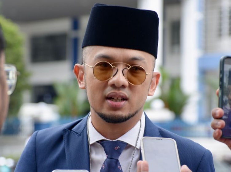 “Keluarga Ramai Kakitangan Kerajaan, Mungkin Saya Saja Sedikit Poyo”