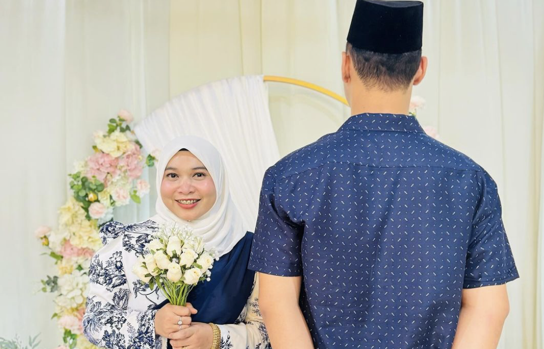 Bergambar Atas Pelamin, Hidayah Dah Bertunang?