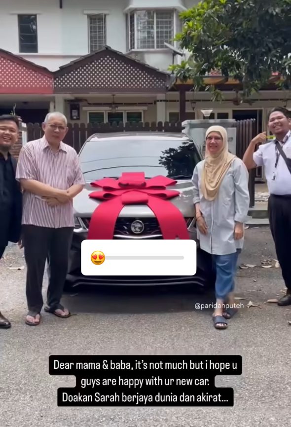 Puteri Sarah Hadiahkan Ibu Bapa Kereta Baru 5