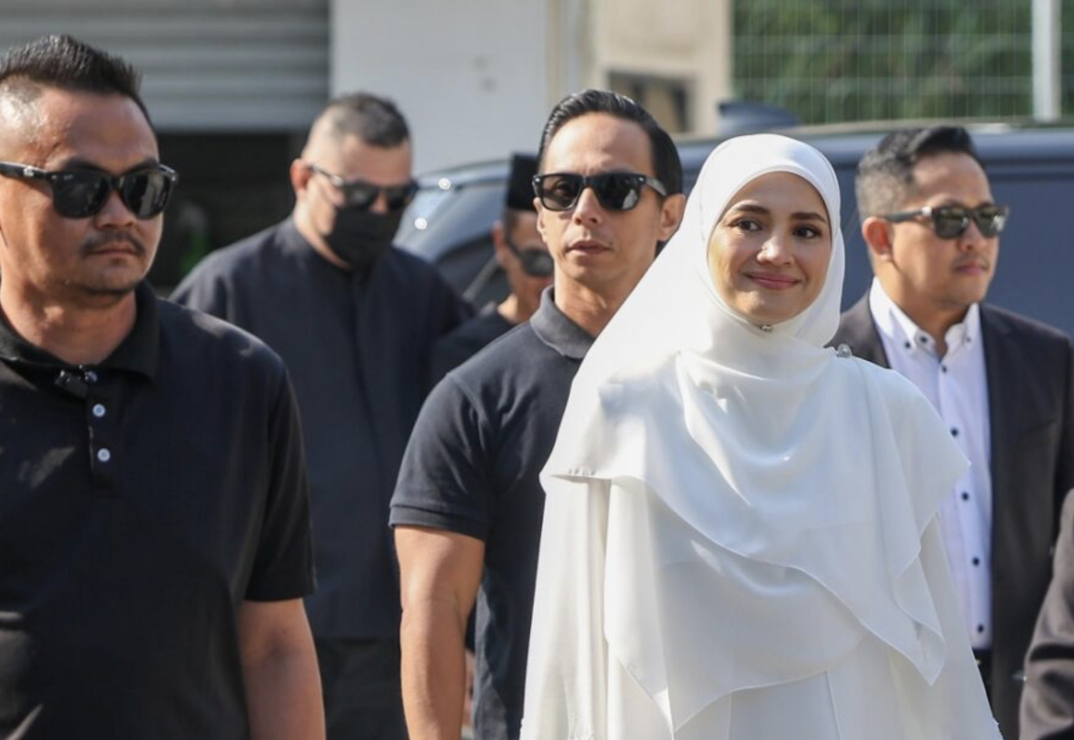 Fazura Bawa 5 Bodyguard Demi Keselamatan