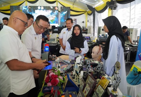 MOSTI Komited Bina Bakat Penuhi Permintaan Industri Teknologi 16