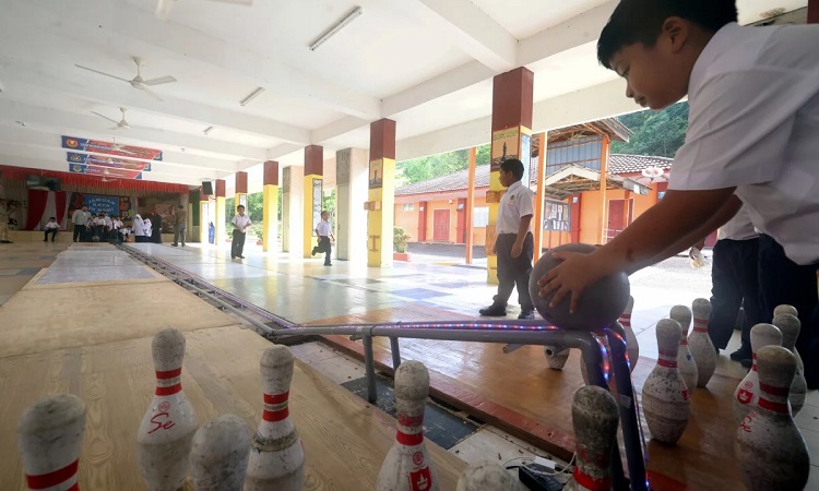 Untung Dik! Hannah Yeoh Sumbang RM20,000 Bina Lorong Boling Di Sekolah Ini