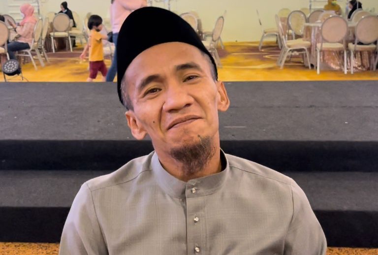 “Yassin Dah Khatam 20 Juzuk Al-Quran, Berat Badan Naik Dari S Ke M” – Saiful Apek